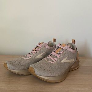 Brooks sneakers pink and brown leather sneakers